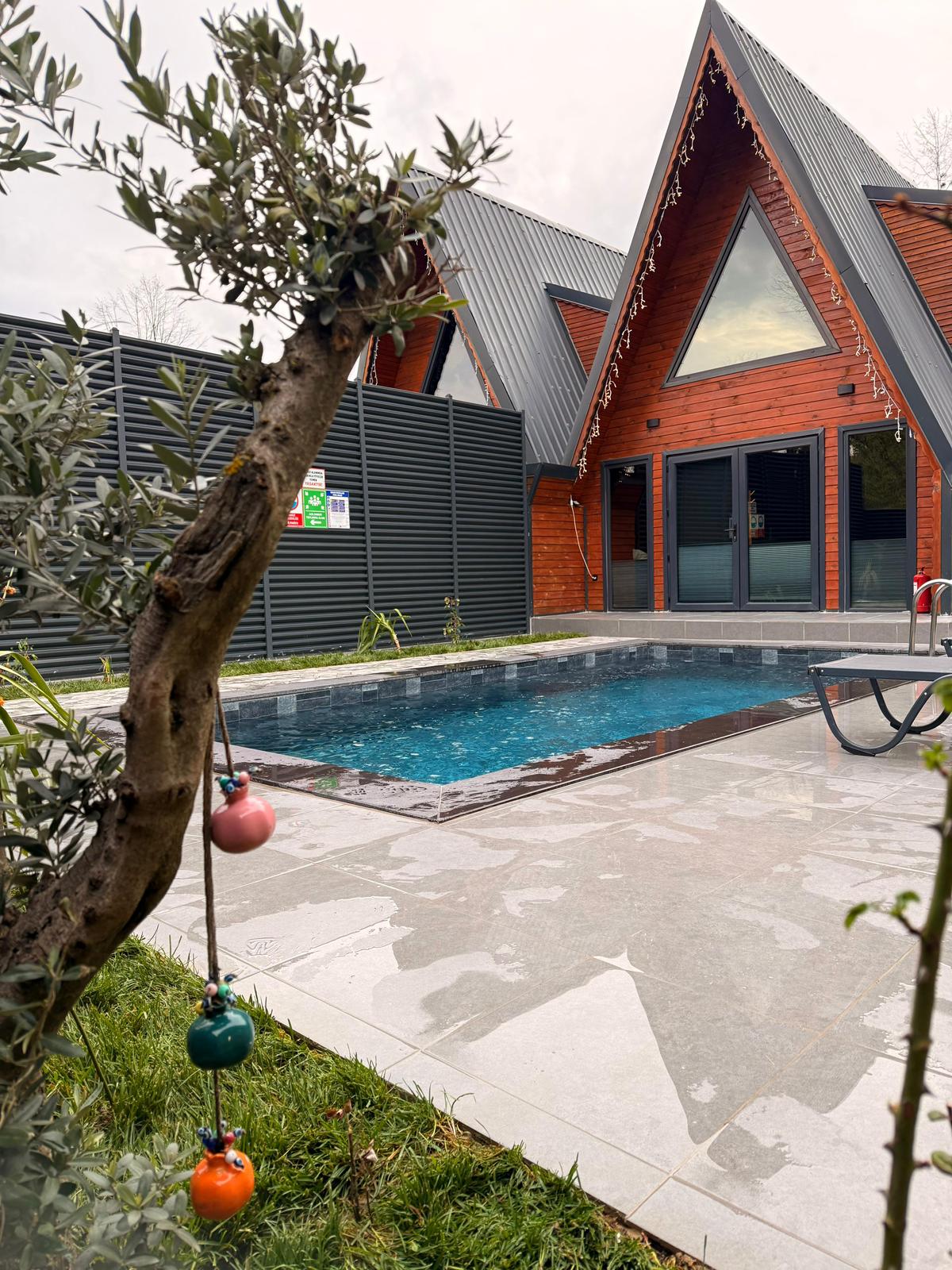 Green Bungalov Özel Isıtmalı Havuzlu