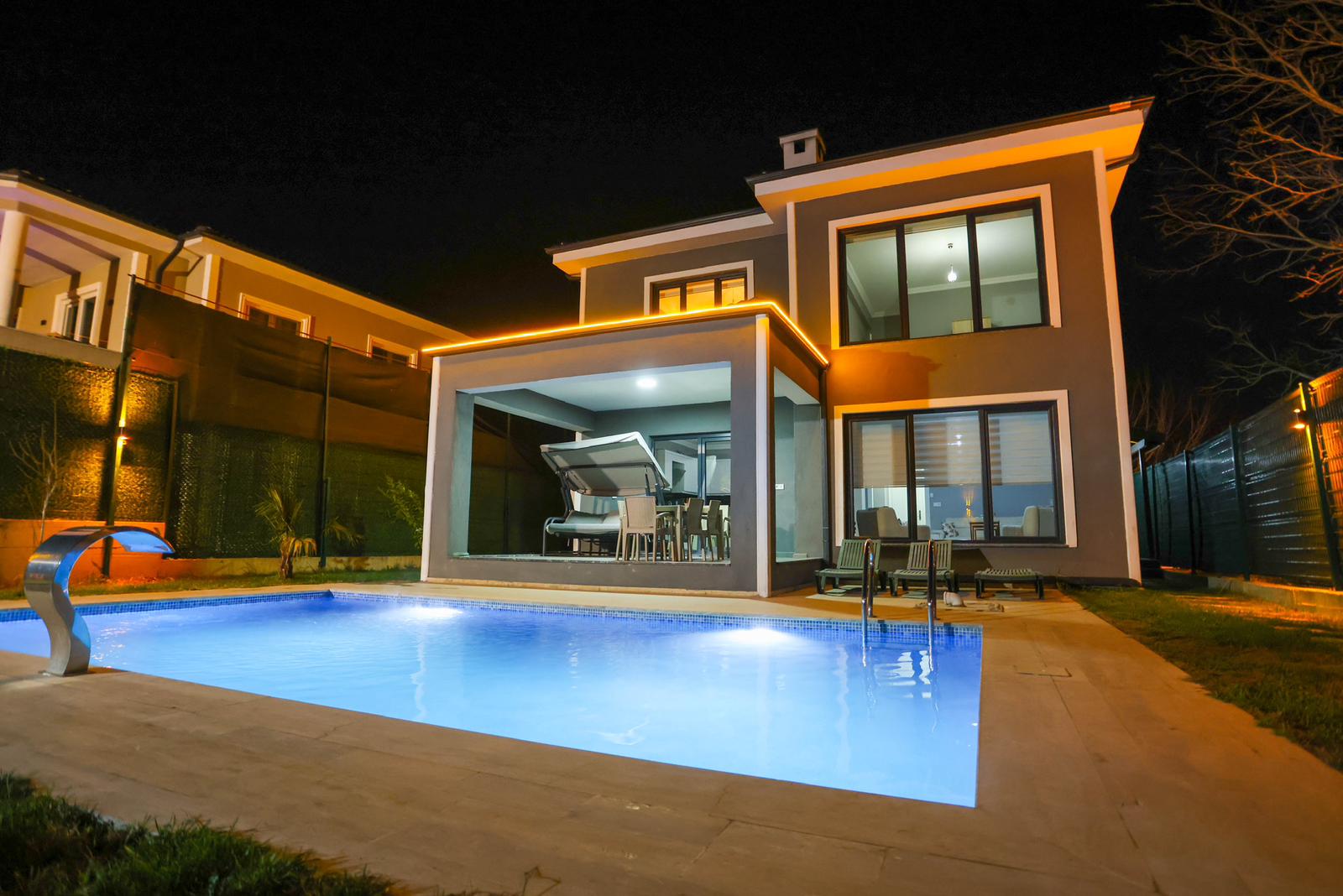 Seçkin Villa Isıtmalı Özel Havuzlu